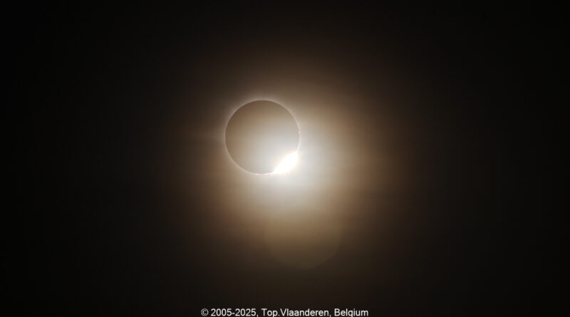 GPS: 16°28'11.4096" S 144°53'0.5712" E Altitude: 467,0 m -  -  -   -  -   -  -
