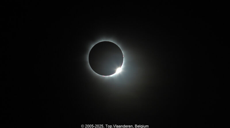 GPS: 16°28'11.4168" S 144°53'0.5748" E Altitude: 467,0 m -  -  -   -  -   -  -
