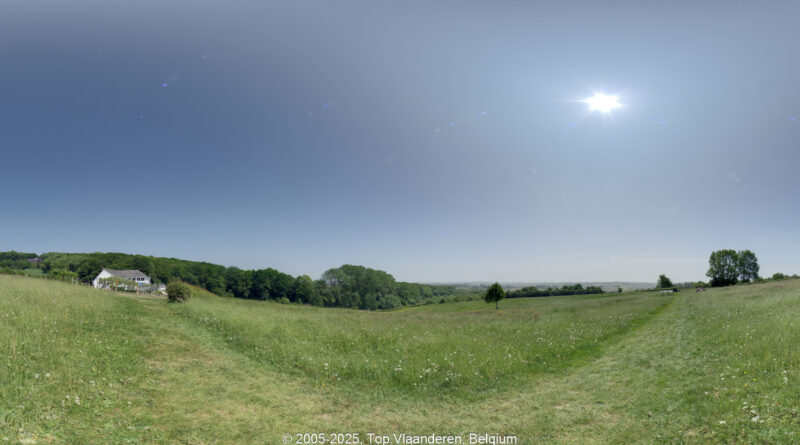 GPS: 50°46'28.452" N 2°48'49.1112" E Altitude: 92,4 m -  -  -   -  -   -  -