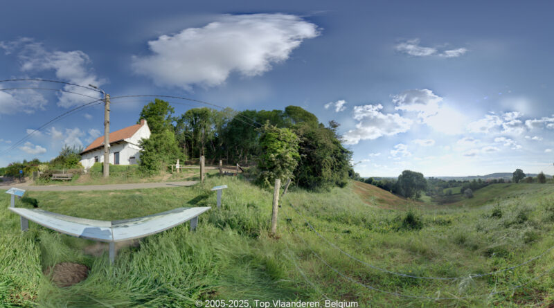 GPS: 50°47'34.0368" N 2°46'57.1764" E Altitude: 98,4 m -  -  -   -  -   -  -