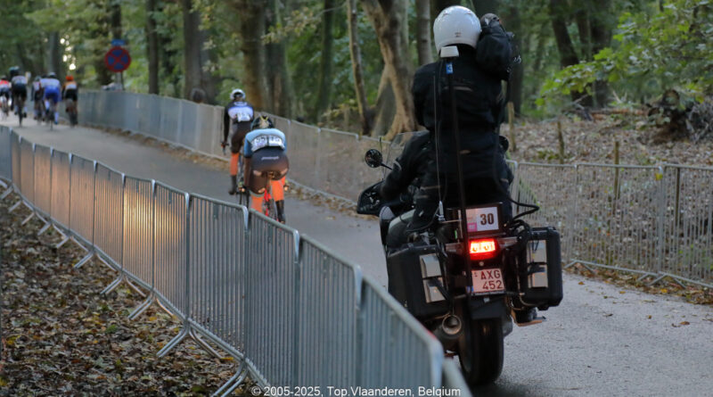 GPS: 50°46'45.4548" N 2°48'43.8588" E Altitude: 111,5 m - België -  -  Heuvelland -  -   -  -