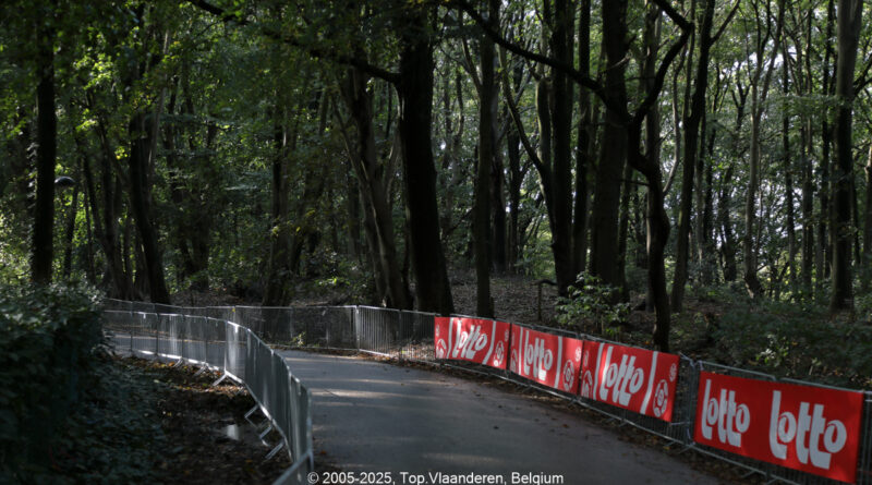 GPS: 50°46'45.0372" N 2°48'44.6868" E Altitude: 120,4 m - België -  -  Heuvelland -  -   -  -