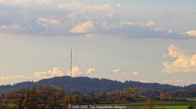 GPS: 50°44'32.7912" N 2°48'56.862" E Altitude: 77,7 m -  -  -   -  -   -  -