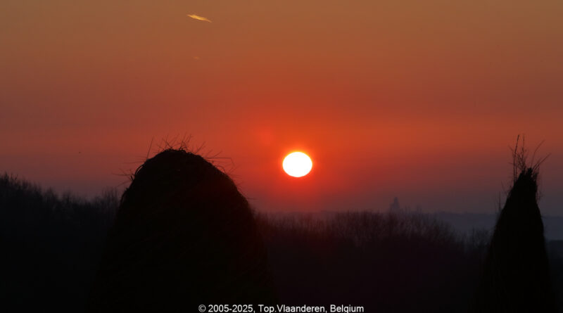 GPS: 50°46'26.4648" N 2°48'48.3732" E Altitude: 92,0 m -  -  -   -  -   -  -