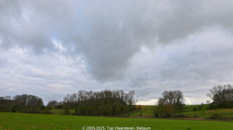 GPS: 50°46'54.4152" N 2°46'22.6092" E Altitude: 95,4 m -  -  -   -  -   -  -