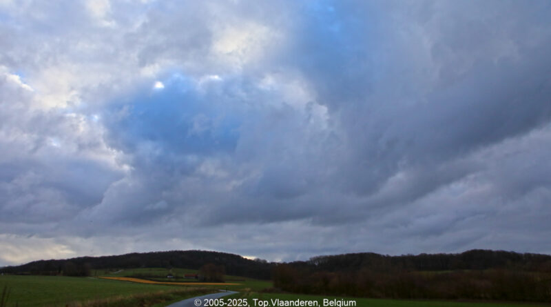 GPS: 50°46'44.5548" N 2°47'29.076" E Altitude: 87,1 m -  -  -   -  -   -  -