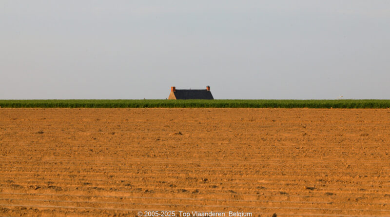 GPS: 50°46'23.9628" N 2°49'45.5088" E Altitude: 93,8 m -  -  -   -  -   -  -