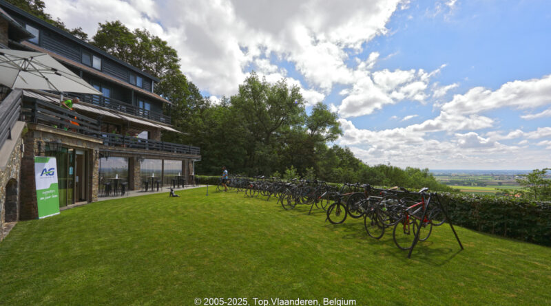 GPS: 50°46'41.0412" N 2°48'44.9028" E Altitude: 132,2 m - België -  -  Heuvelland -  -   -  -