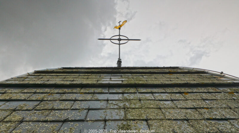 GPS: 50°45'51.3828" N 2°53'56.472" E Altitude: 118,3 m -  -  -   -  -   -  -