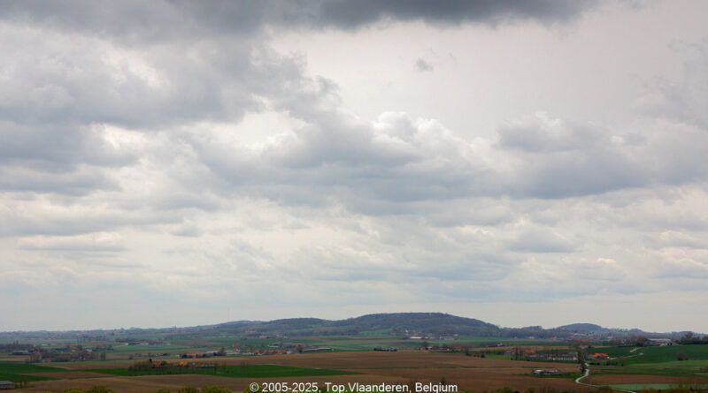 GPS: 50°45'50.904" N 2°53'56.5332" E Altitude: 82,4 m -  -  -   -  -   -  -