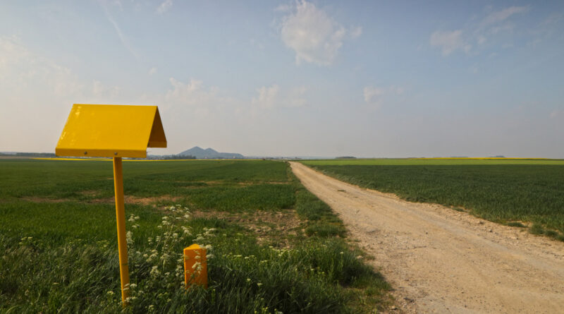 GPS: 50°28'43.9932" N 2°48'55.116" E Altitude:  -  -  -   -  -   -  -