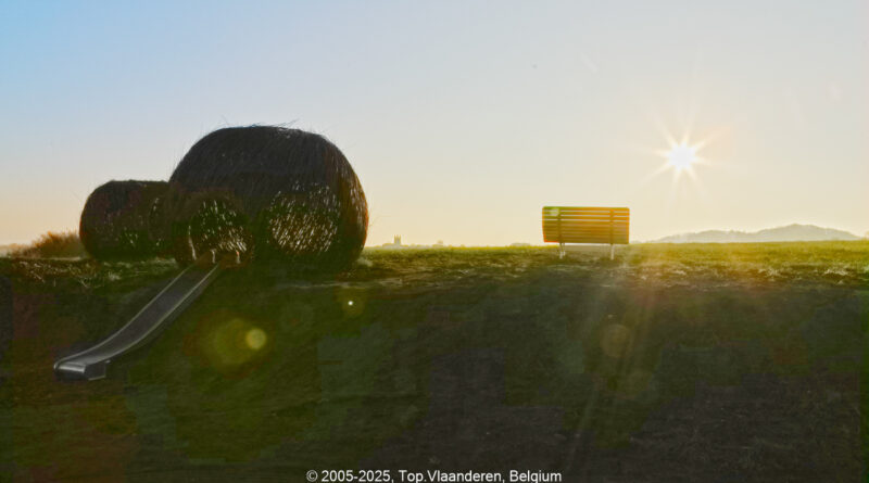 GPS: 50°47'32.4708" N 2°46'58.7928" E Altitude: 94,9 m -  -  -   -  -   -  -