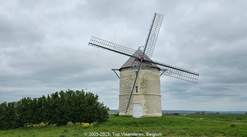 GPS: 50°46'3.5292" N 2°6'10.944" E Altitude: 170,0 m -  -  -   -  -   -  -