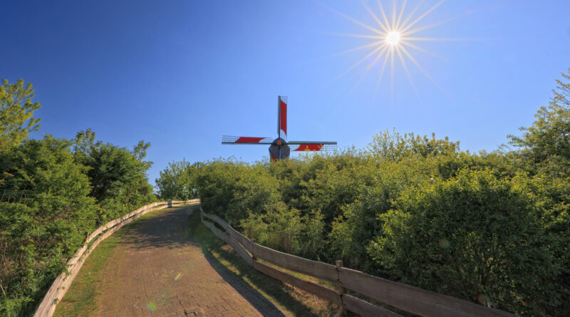 GPS: 51°6'30.3588" N 2°37'48.9648" E Altitude: 55,5 m -  -  -   -  -   -  -