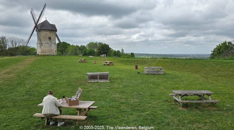 GPS: 50°49'42.2904" N 2°13'7.9932" E Altitude: 109,0 m -  -  -   -  -   -  -