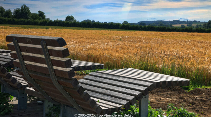 GPS: 50°47'35.8692" N 2°44'43.6308" E Altitude: 106,6 m -  -  -   -  -   -  -